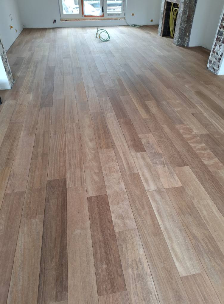 Parquet massif clair salon Schaerbeek